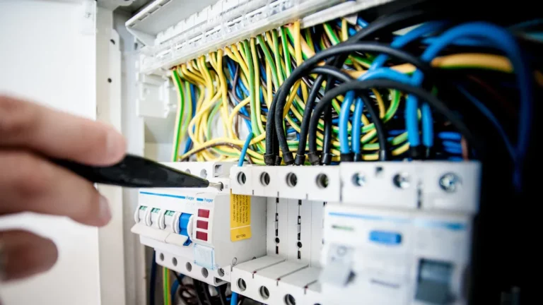 How to Select the Ideal Lithium Ion UPS for Your Home or Office