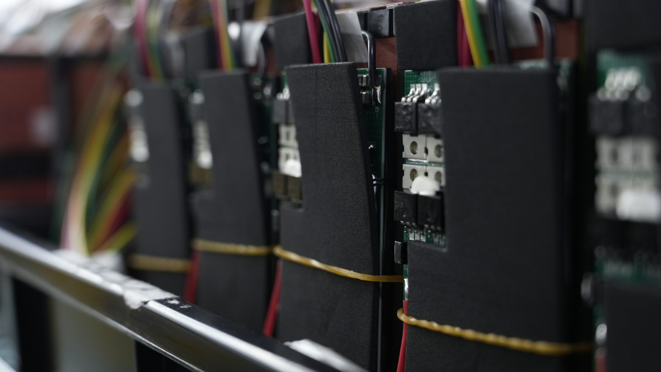 Part 1: High-Temperature Resistant Battery Design